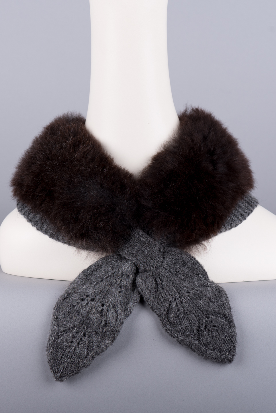 faux-col tricot-fourrure / fur-trimmed false collar