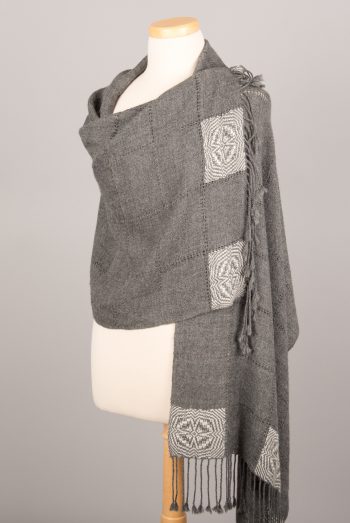 châle tissé / woven shawl