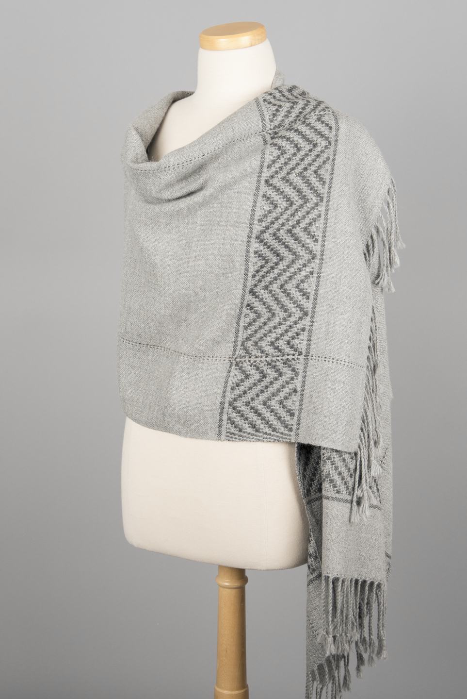 châle tissé / woven shawl