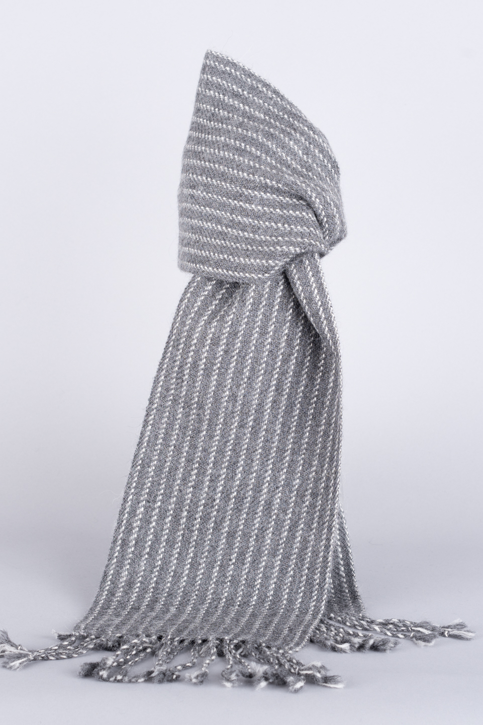 foulard tissé / woven scarf, style V4-gris