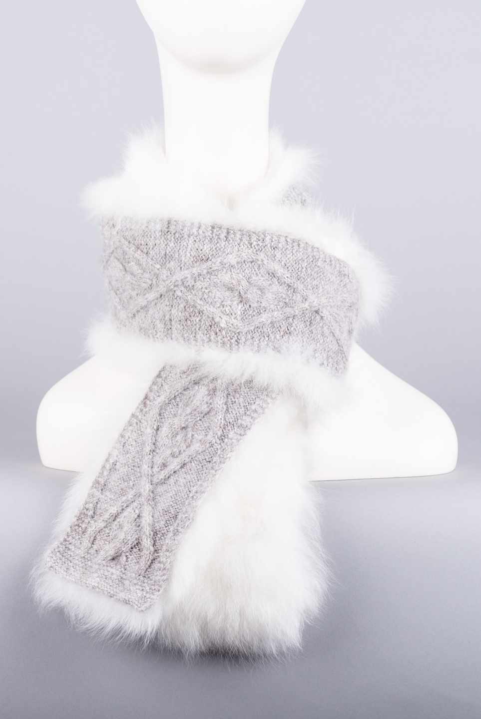 foulard tricot-fourrure / fur-trimmed knitted scarf