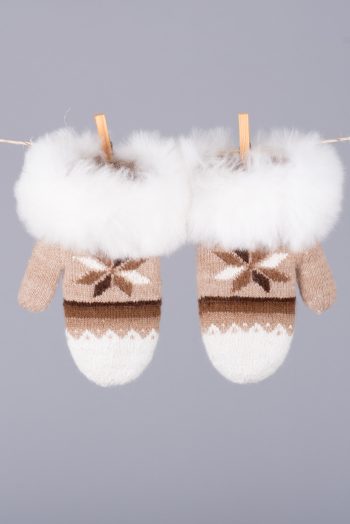 mitaines réversibles ornés de fourrure / fur-trimmed reversible mittens