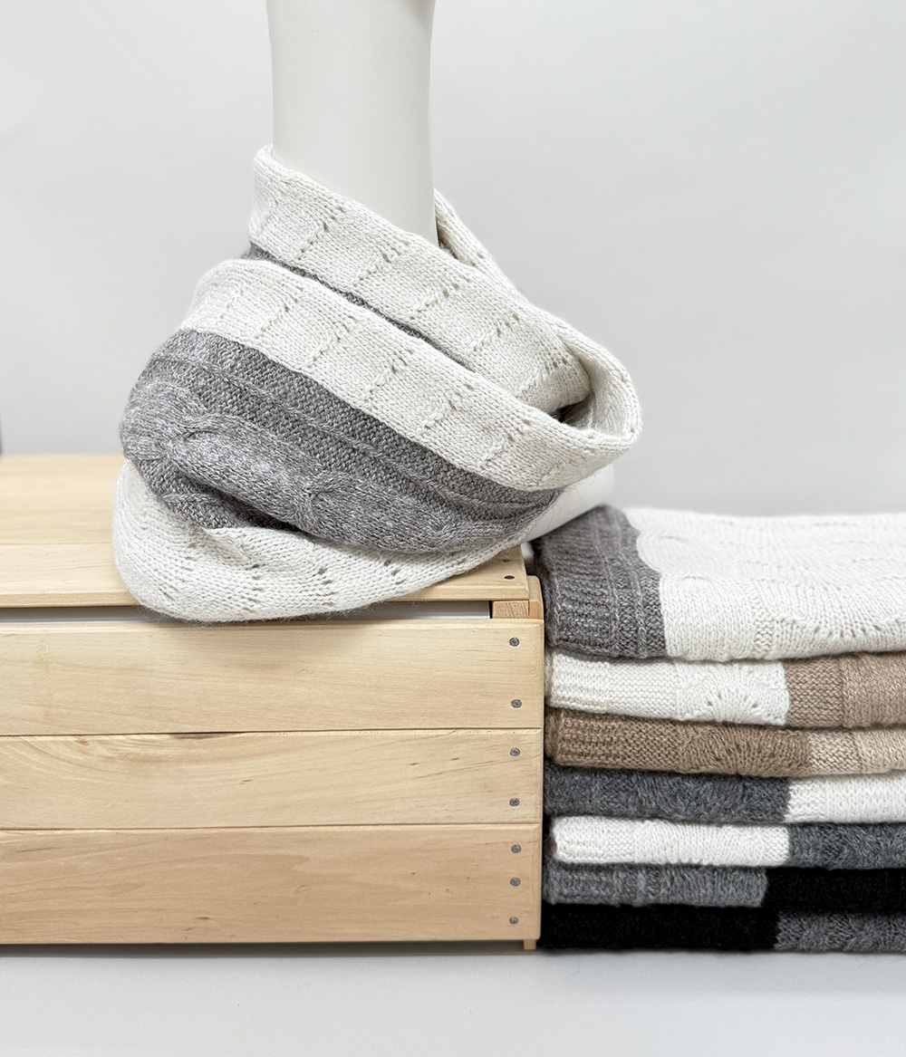 Tube tricot multifonction, rose-gris-blanc Tube multifonction 100% alpaga tricoté à la main, rose-gris-blanc