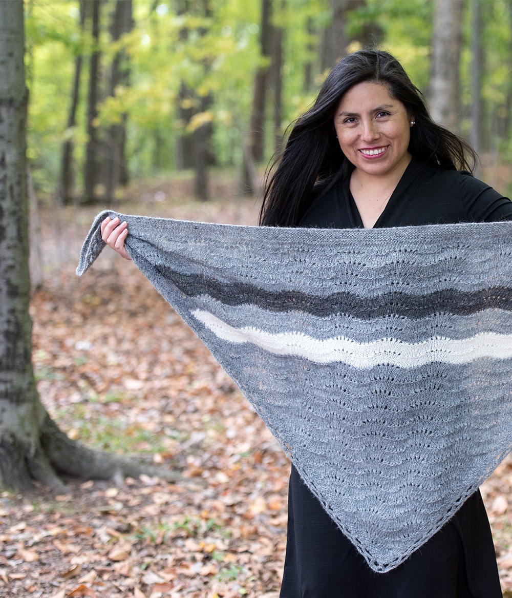 Châle triangulaire dégradé 100% alpaga tricoté à la main, tons gris