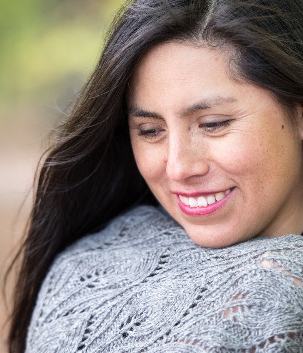 Châle triangulaire dégradé 100% alpaga tricoté à la main, tons gris