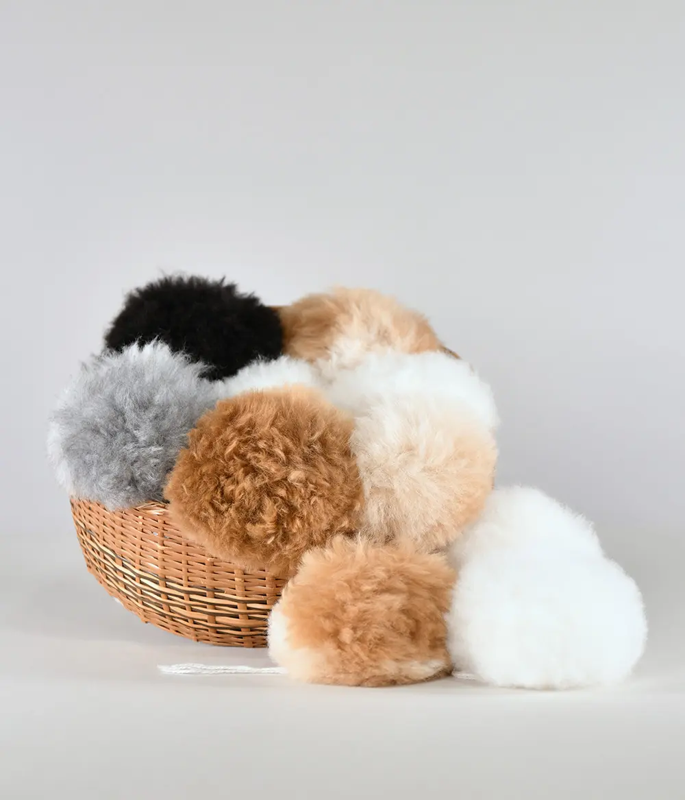 Pompon En Fourrure Gris Argenté – 17 Cm, Avec Dentelle Noire Longue, Neuf Sans étiquette