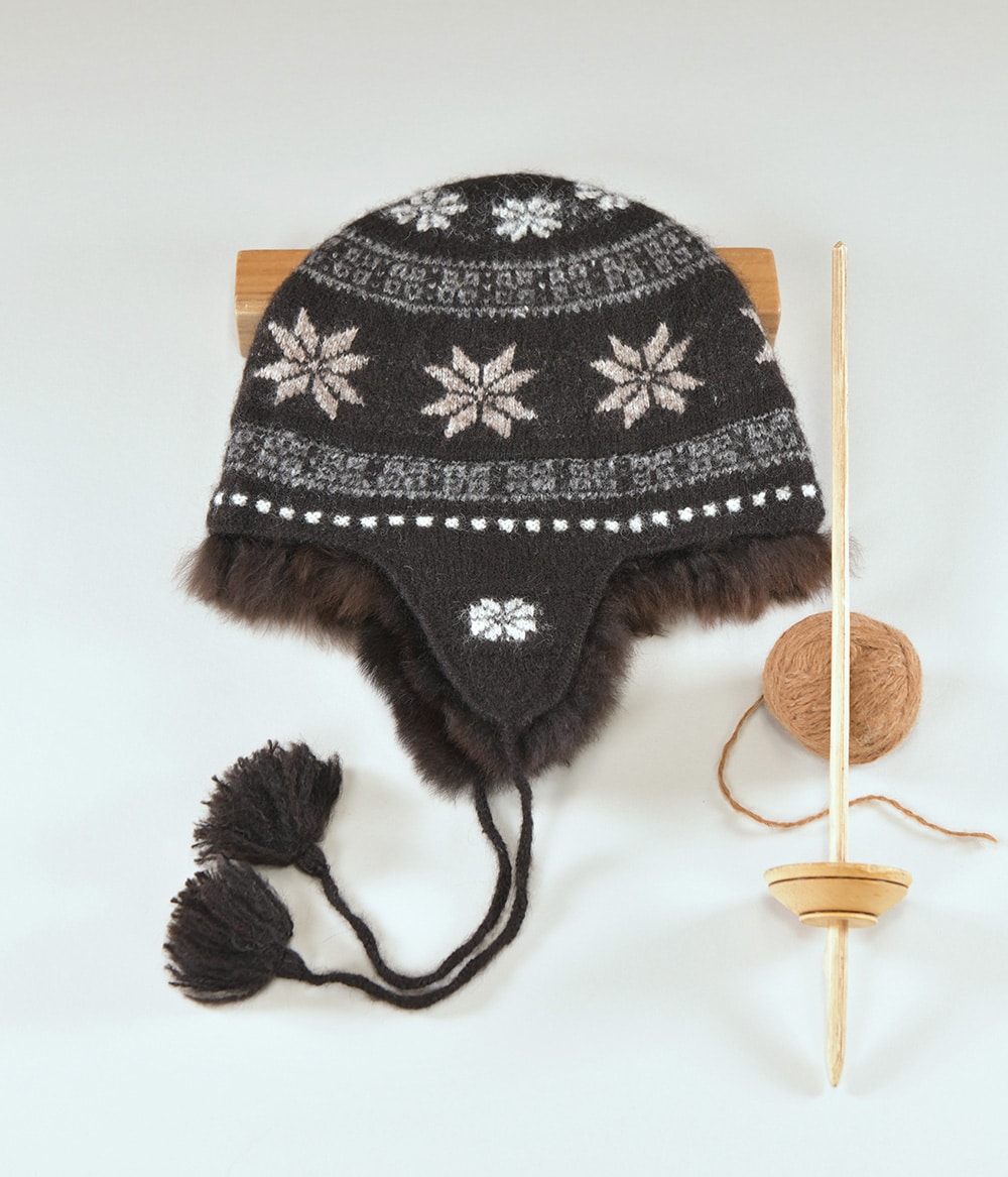 Fur-trimmed Andean hats, with patterns, 100% alpaca, black
