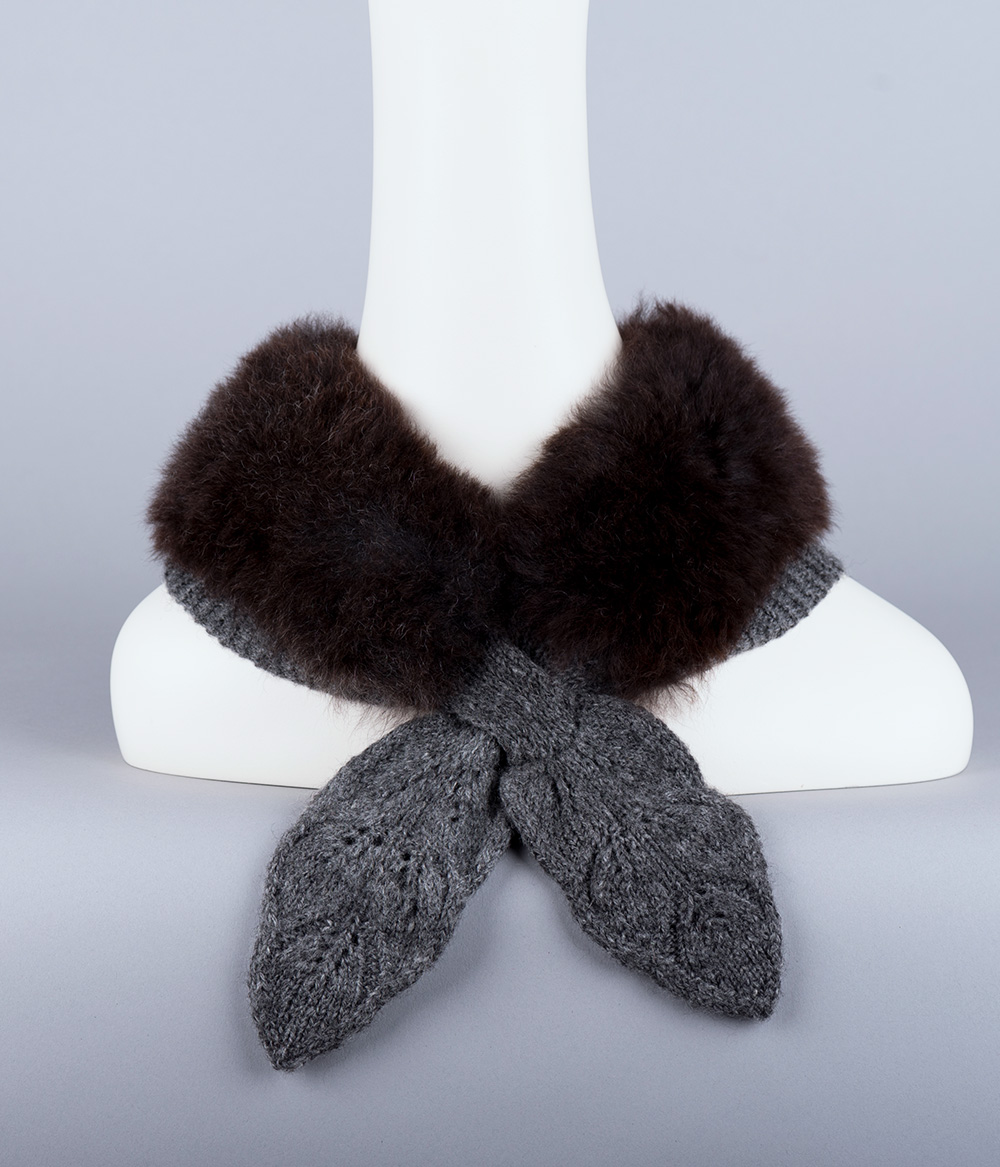 Faux-col croisé gris 100% alpaga tricoté à la main orné de fourrure