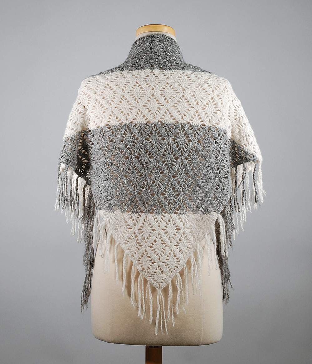 Châle triangulaire 100% alpaga fait à la main au crochet, gris et blanc