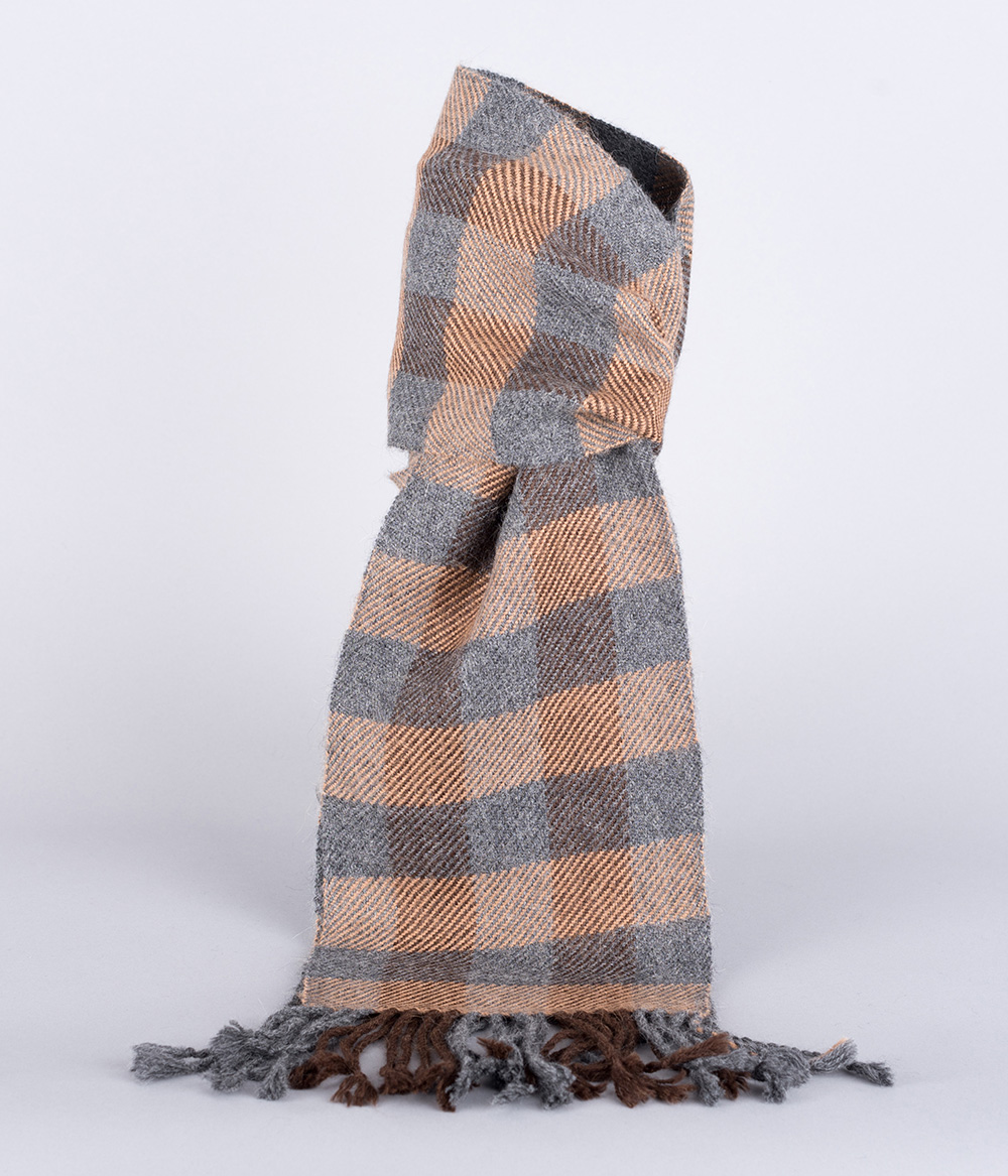 Woven scarves, checkered ⋆ PachaMama Canada