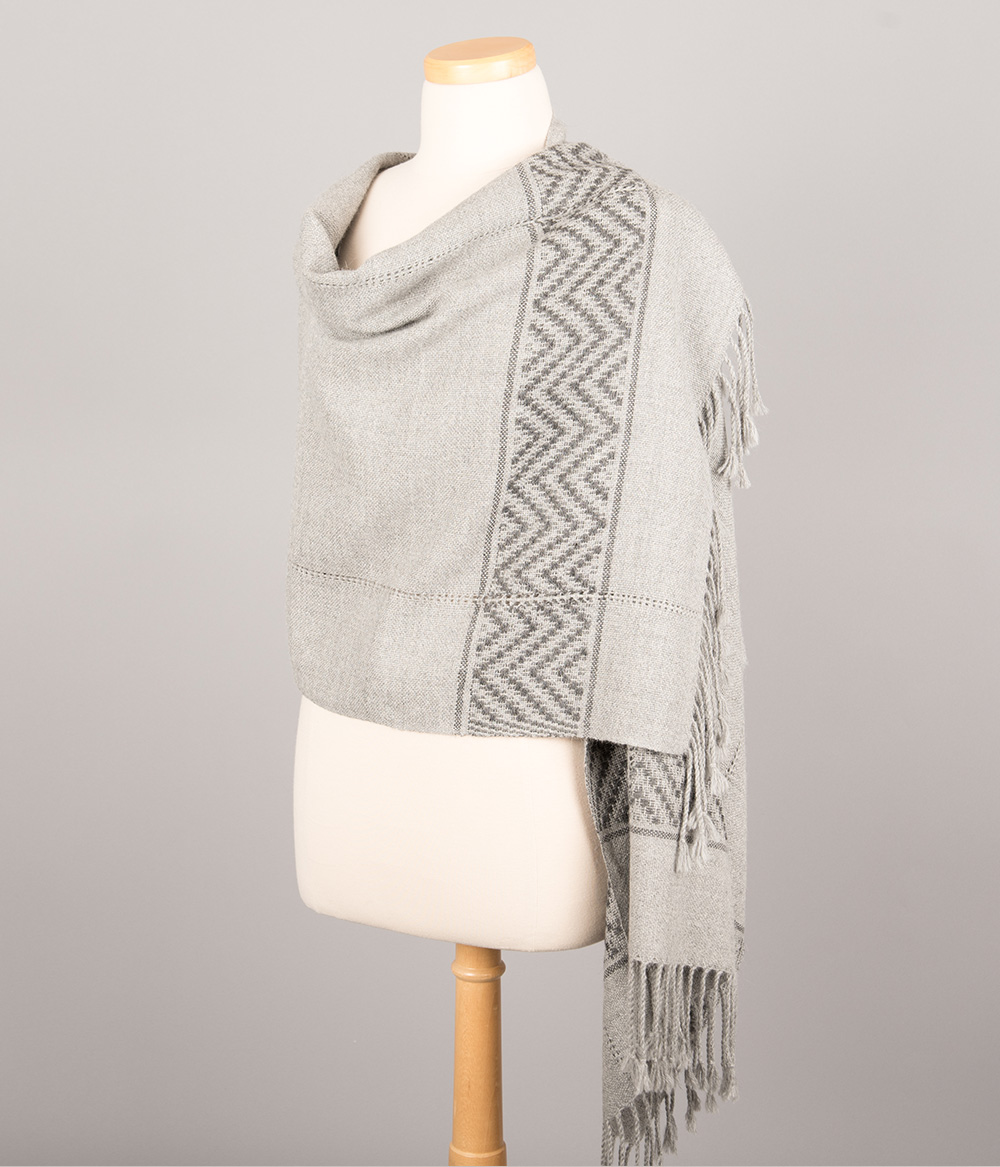Châle gris tissé à motifs montagnes Châle tissé à la main 100% bébé alpaga gris motifs gris