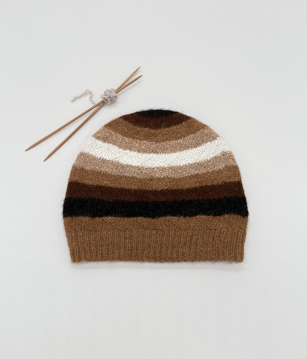 Tuque double et réversible, rayée Tuque double et réversible 100% alpaga tricoté à la main, rayée